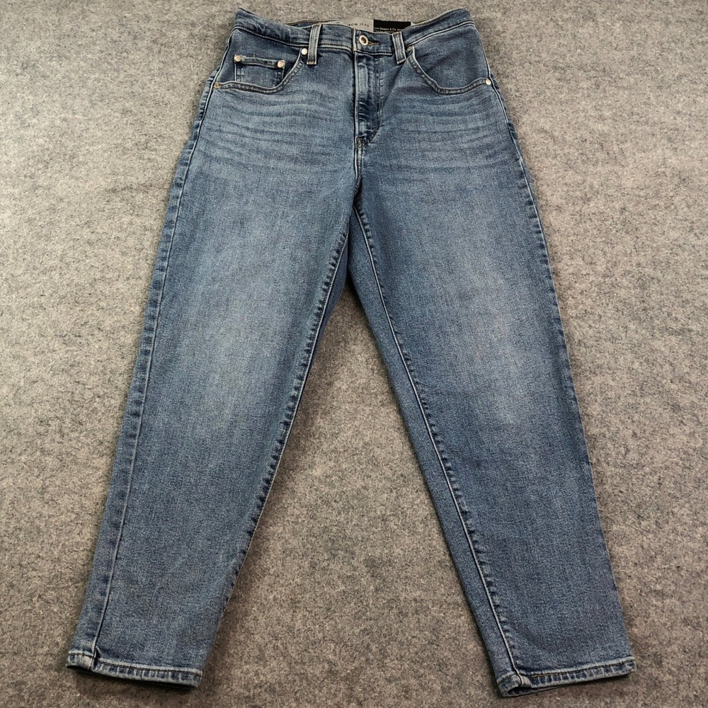 Levis Mom Jeans Womens Size 29 Tapered Blue Light Wash High Rise Cropped